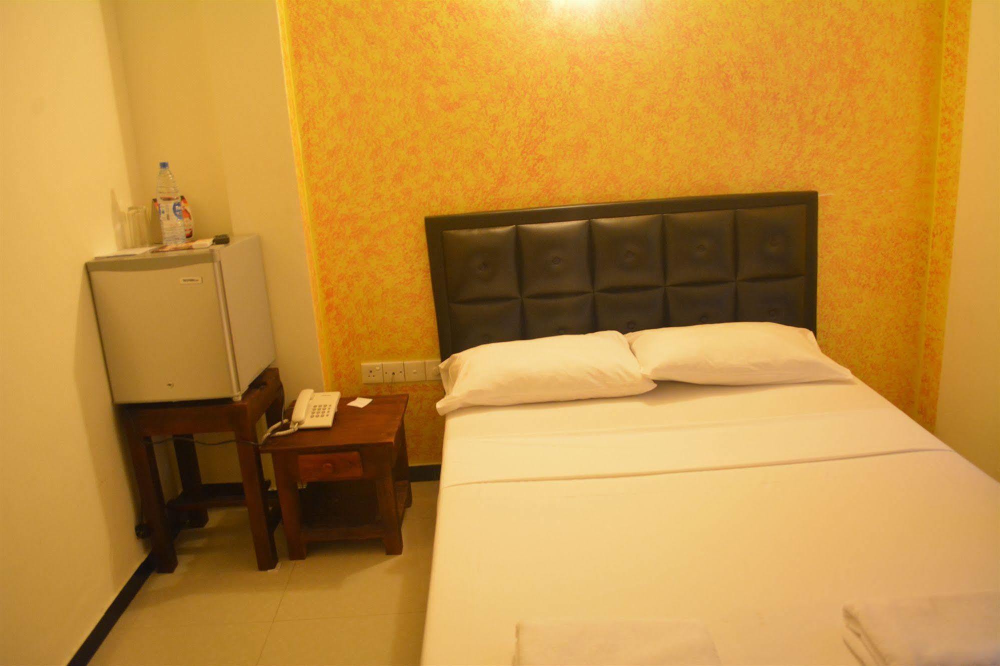 Saasha City Hotel Colombo Exteriör bild