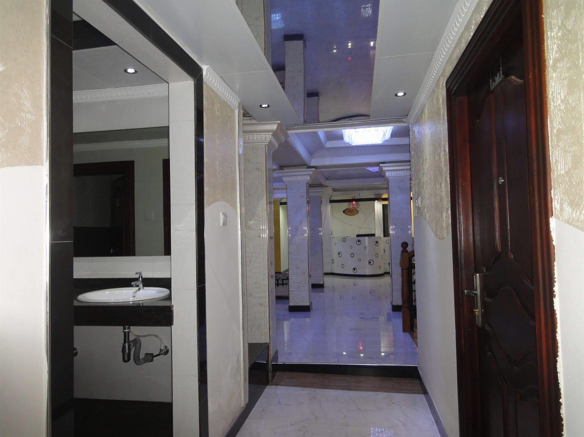 Saasha City Hotel Colombo Exteriör bild